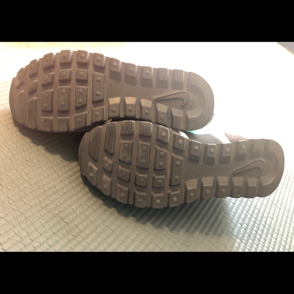 NIKE V-LOVE O.X. Women’s size 7 shoe - Picture 6 of 8